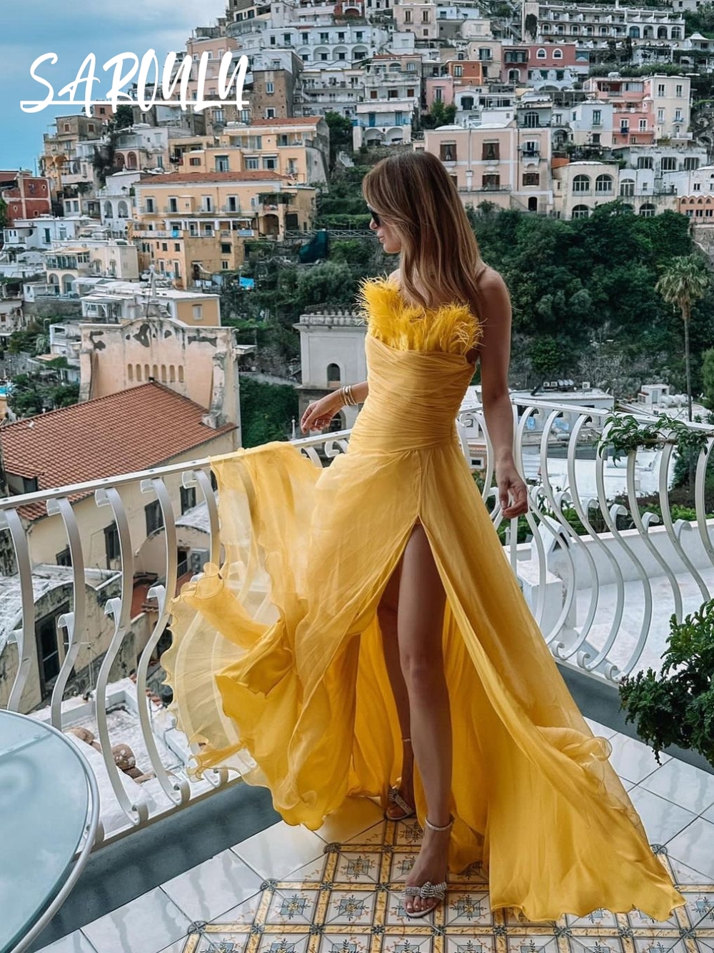 Vibrant Yellow Feather Straple - Women'S Formal Resort Wear のレビューと価格