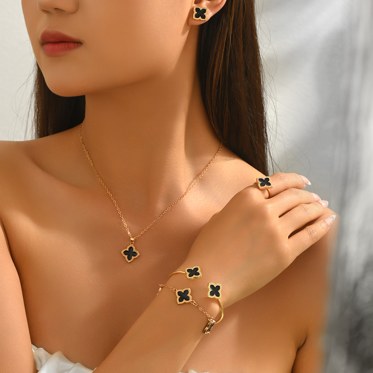 Luxury Black/White Enamel Flow - Formal Wear Jewelry For Women のレビューと価格