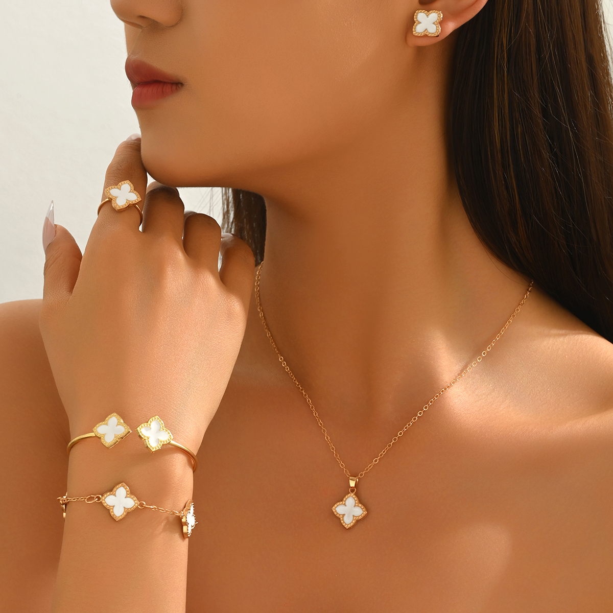 Luxury Black/White Enamel Flow - Formal Wear Jewelry For Women のレビューと価格