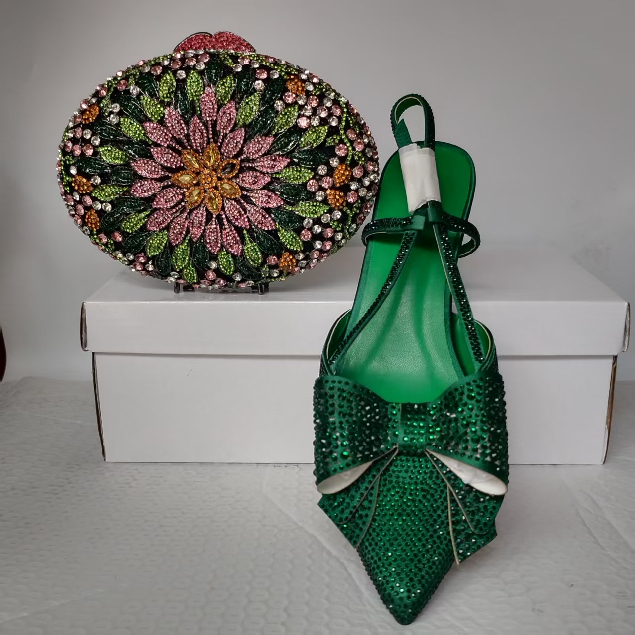Dark Green Big Oval Gem Rhines - Slingback Heel Formal のレビューと価格