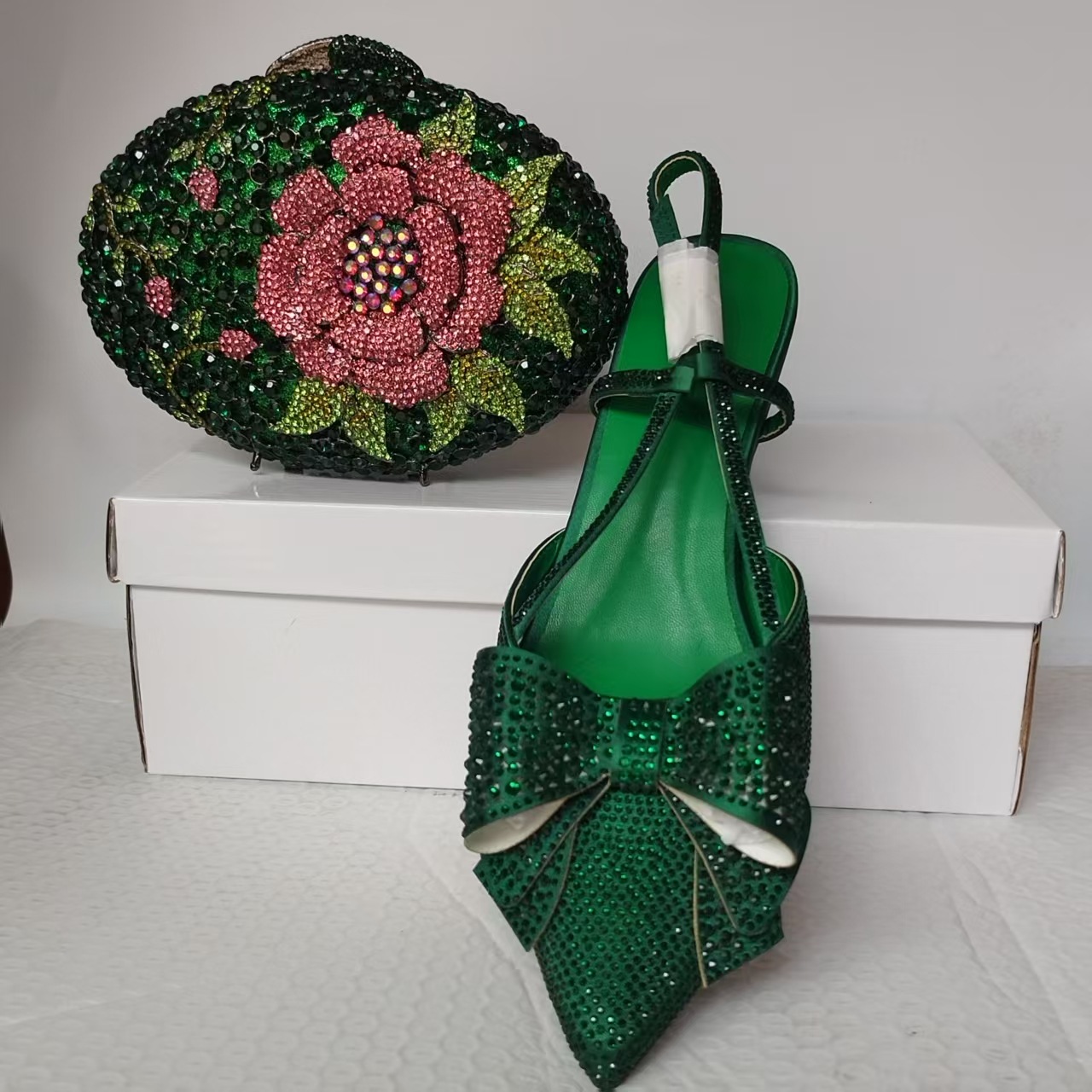 Dark Green Big Oval Gem Rhines - Slingback Heel Formal のレビューと価格