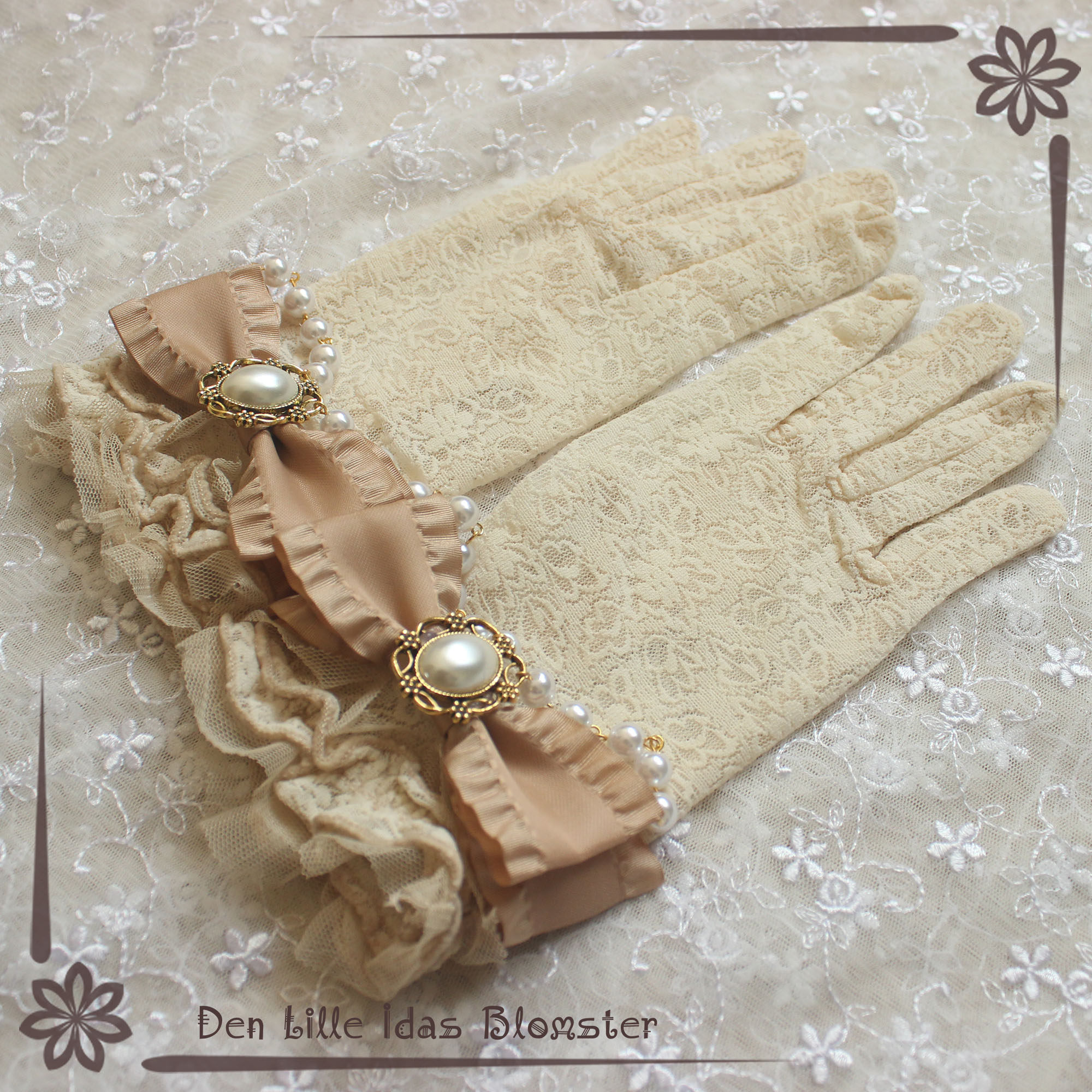 Retro Cream Lace Gloves with 3 - Victorian Women'S Formal Wear のレビューと価格